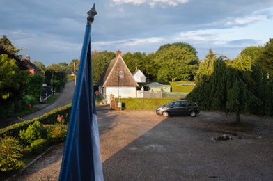 Vue de la fenêtre, La Haye-de-Routot, Eure, 2024, photographie Jean pierre Morcrette