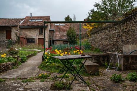Vue de la fenêtre, Cluny, Saône-et-Loire, Bourgogne-Franche-Comté, France, 2016, Jean pierre Morcrette