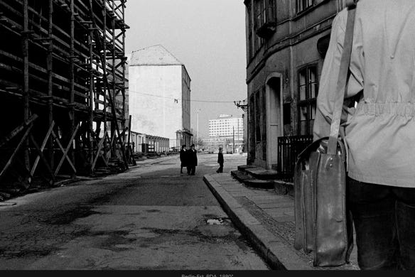 Instantané, Berlin-Est, Allemagne, 1980*, photographie Jean pierre Morcrette