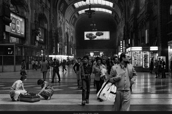 Instantané, Gare de Milan, Italie, 1979, photographie Jean pierre Morcrette