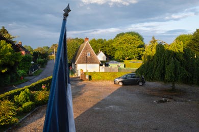 Vue de la fenêtre, La Haye-de-Routot, Eure, France, 2024, photographie Jean pierre Morcrette