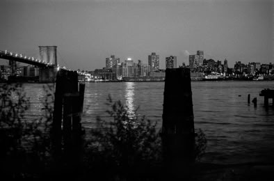 L'East River, près du Brooklyn Bridge, Manhattan, New York, USA, 1980