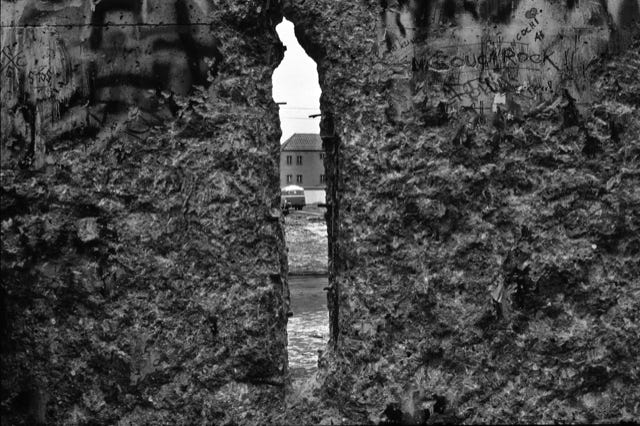 Instantané, Mur de Berlin, Allemagne, décembre 1989 photographie Jean pierre Morcrette