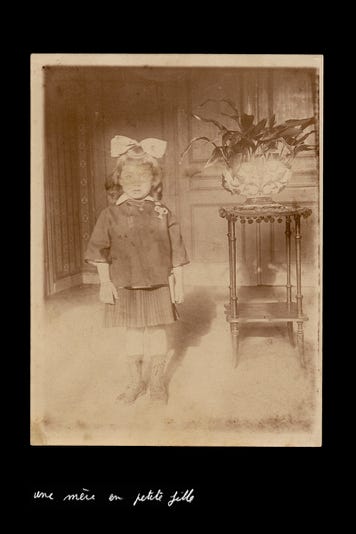 Une mère en petite fille