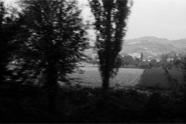 Vues du train, Italie, Ancona-Bologna, 29 septembre 1979, 18 h 07, Gradara (1/13)