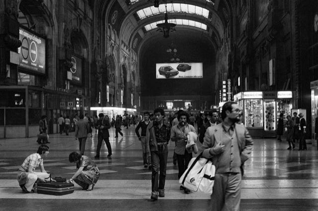 Instantané, Gare de Milan, Italie, 1979, photographie Jean pierre Morcrette