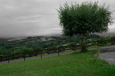Vue de la fenêtre, Oloron-Sainte-Marie, Pyrénées-Atlantiques, France, 2013, photographie Jean pierre Morcrette